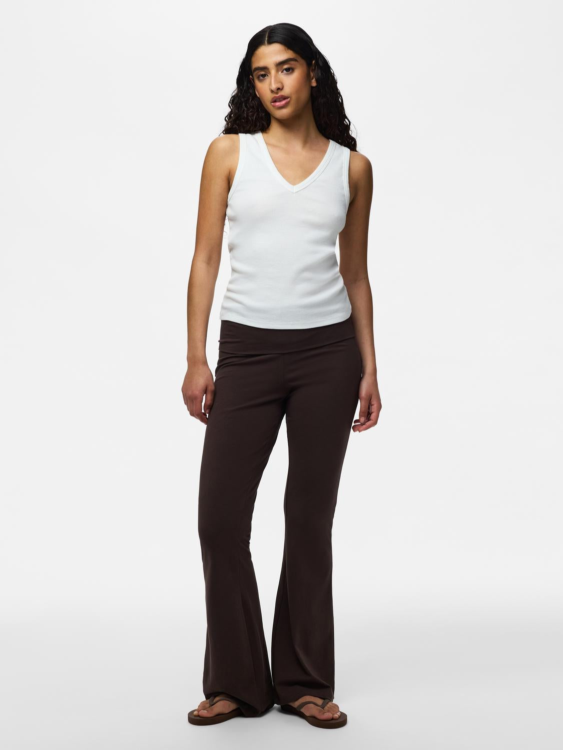 model_shot-front_full